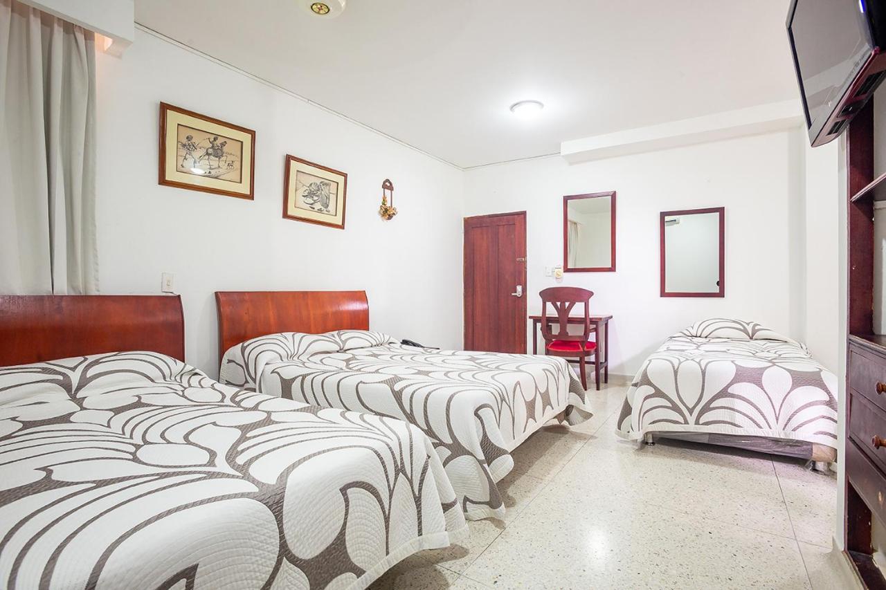 Ayenda Hotel Carivdi Синселехо Екстериор снимка